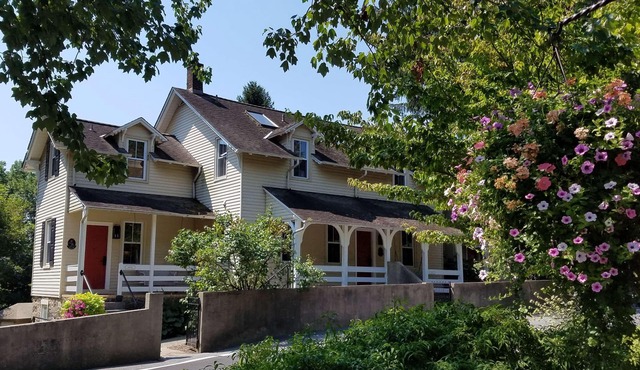 Exceptional Spacious Room w/Gas Fireplace, Sitting Room, Marble Bathroom, Spa