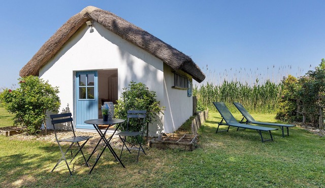 Exceptional Stay in a Group Cottage for 10 Near the Beach