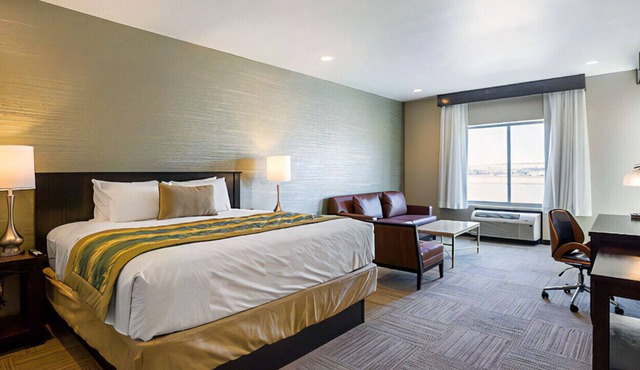 Exceptional Suite! Superb Amenities & Location