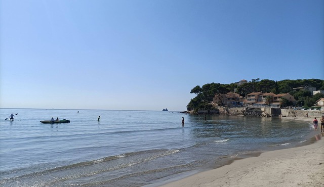 Exceptional view and location 20m from a white sandy beach, air-conditioned T6 apartment
