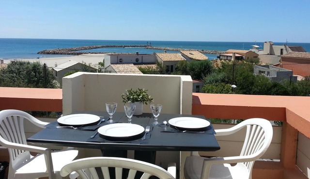 Exceptional view of the sea and the harbor entrance
