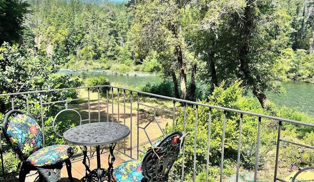 Exceptional ViewnnnnnnnnStudio apartment with beautiful, spectacular river view.