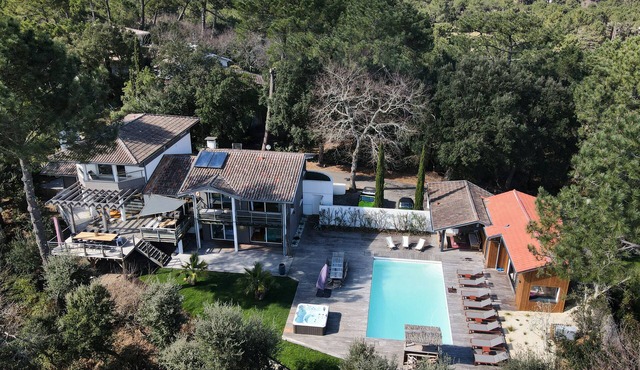 Exceptional villa on golf course, beach and lake 1.8 K, swimming pool, gym, jaccuzi