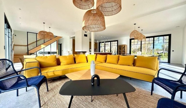 Exceptional villa with heated indoor pool