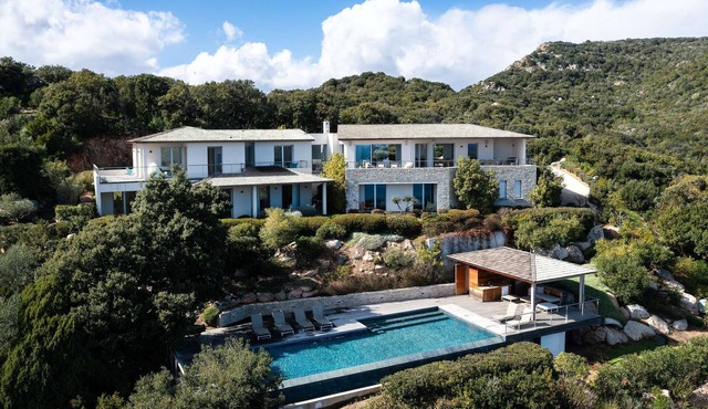 Exceptional villa in Porto Vecchio, perfect fusion of luxury and serenity.