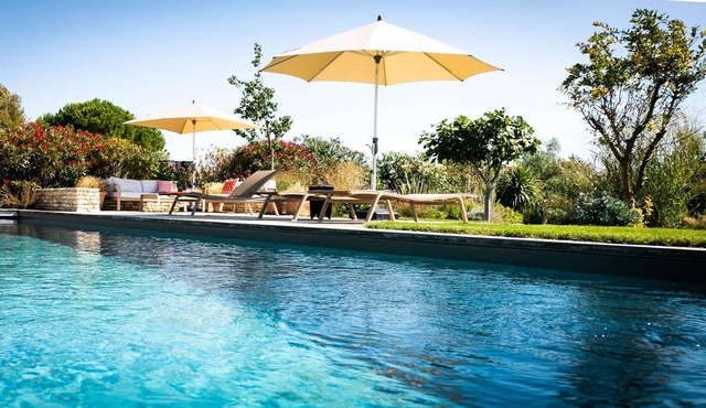 Exceptional villa - heated swimming pool