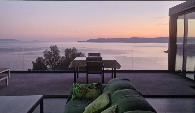 Exceptional villa with 180° sea view - 500 m from the beach - Heated pool - Spa