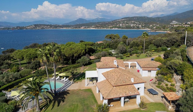 Exceptional villa with panoramic sea views - heated pool
