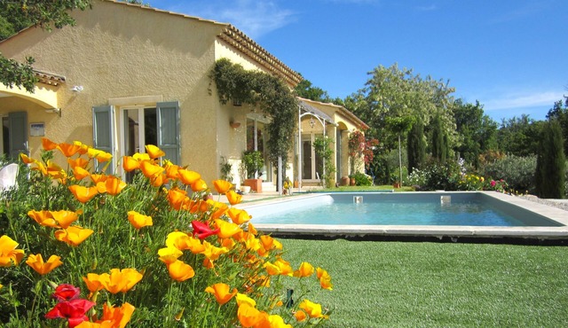 Exceptional villa with swimming pool. Magnificent view of Lac Ste Croix