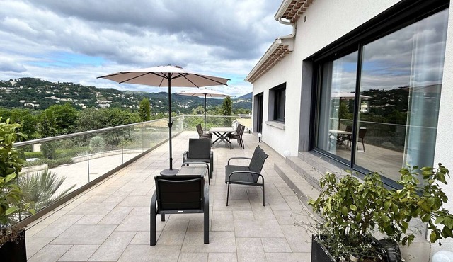 Exceptional Villa with Private Pool, Jacuzzi and Air Conditioning