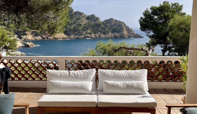 Exceptional waterfront villa, pool, sea view and unique cove