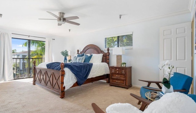 Exceptional Waterfront Condo in Downtown Naples!