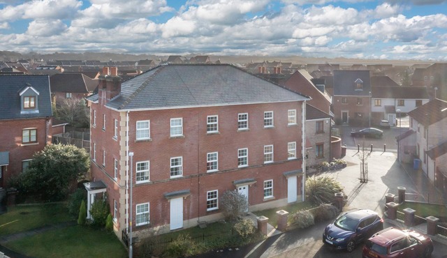 Exceptionally spacious five bedroom house in Buckshaw Village