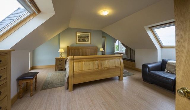 Exceptionally spacious 5 star holiday home with 4 bedrooms, large living room, dining kitchen, log f