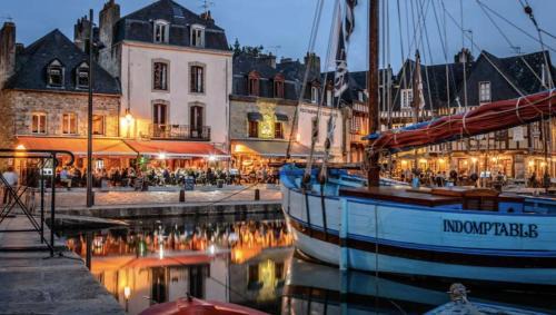 EXCEPTIONNEL Très beau T2 sur le Port de ST Goustan- Vue sur le Port!