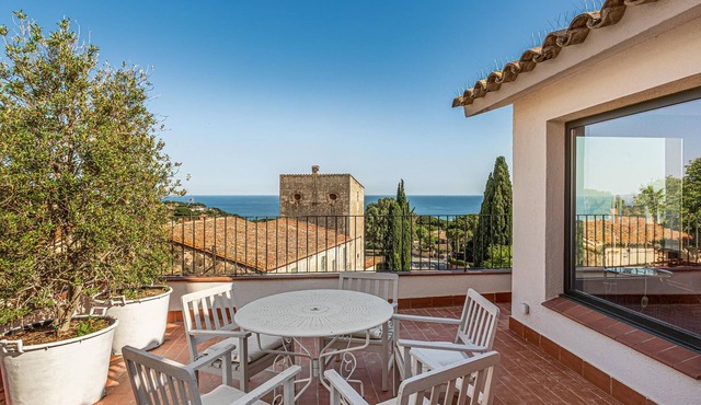 Exclusive Chalet Sea Views - 5 min from Golf