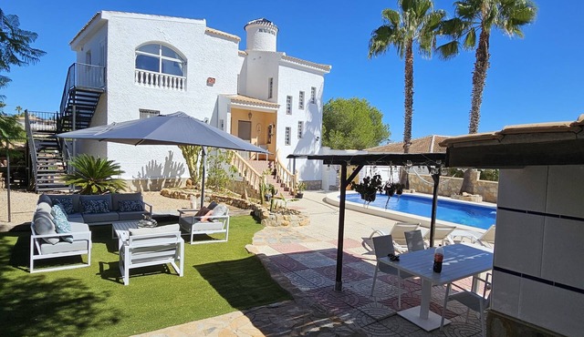 Exclusieve 4-bedroom Villa aan de Costa Blanca met Privé Zwembad