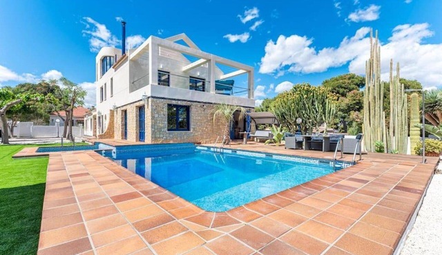 Exclusiva Villa a 10 min de la Playa