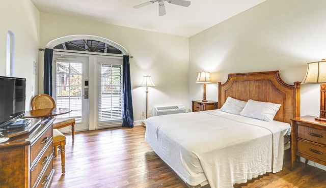 Exclusive 10,000 Islands Access: Naples Studio