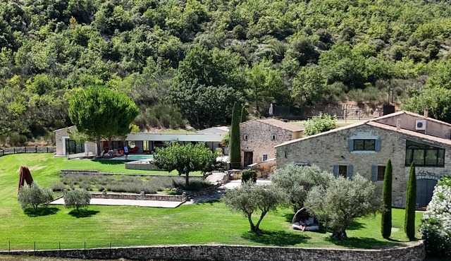 Exclusive 16 beds property, 7 AC rooms, tennis, heated pool, top view. & Chef!