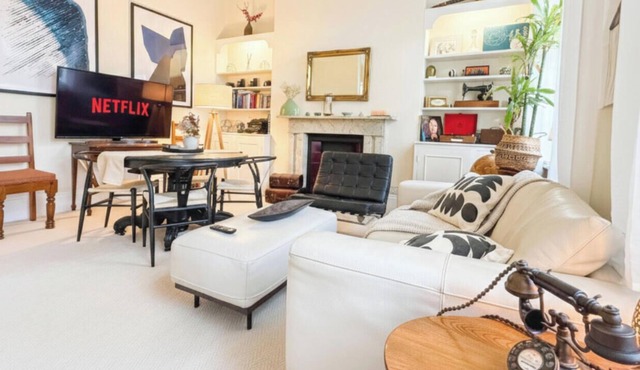 Exclusive 2 Bedroom Flat in Holland Park!