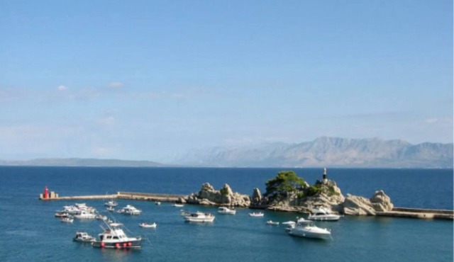 EXCLUSIVE 2 Bed SEAFRONT Apt - STUNNING VIEWS
