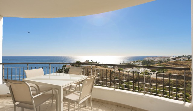 Exclusive 2 bedrooms apartment side sea view