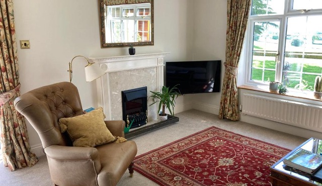 Exclusive 2 Bedroom Apartment with Summer House and Hot Tub