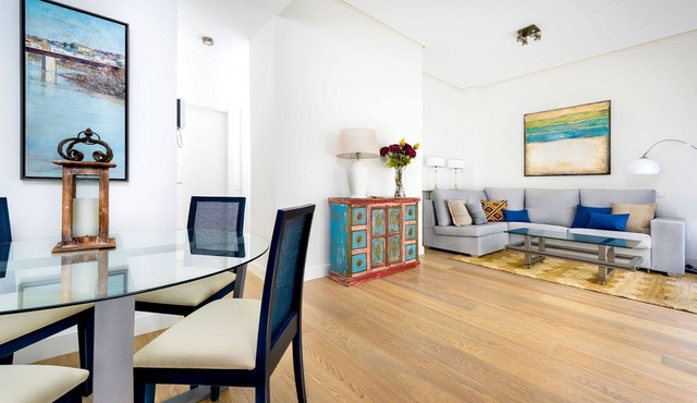 Exclusive 2 bedrooms apartment near the Cathedral in Santa Cruz Quarter. Mateos Gago II