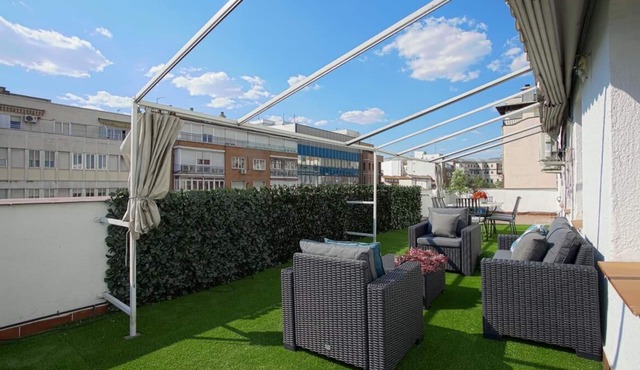 Exclusive 2 bedrooms penthouse with private terrace next to Atocha station. Reina Sofia Terrace