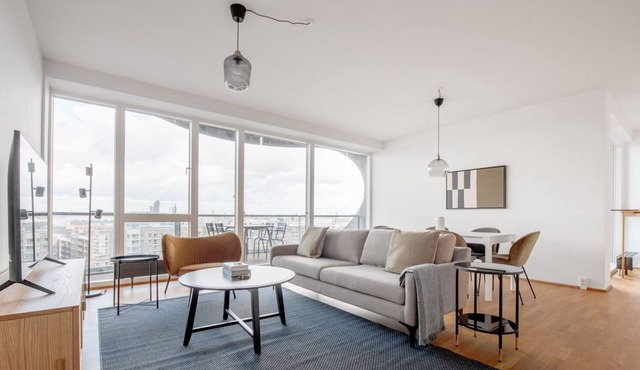 Exclusive 2BR in "Metropolis" architectural building, w/ city and harbour views