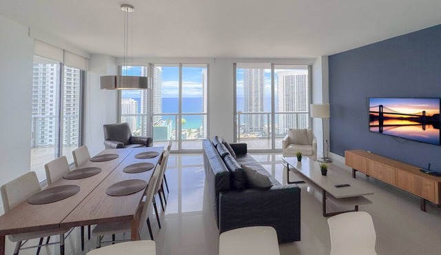 Exclusive 3 bedrooms apartment w/Amazing View