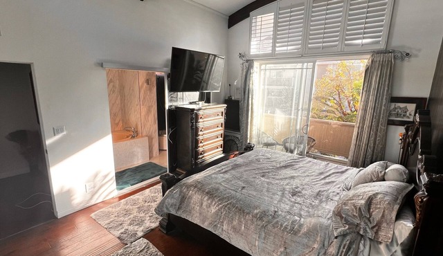 Exclusive 3-bedroom townhome in charming Marina del Rey with WiFi, AC