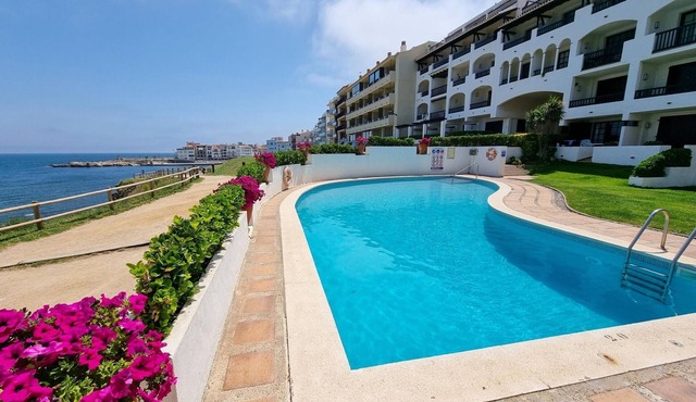 Exclusive 3-bedroom apartment, pool, 50m from beach