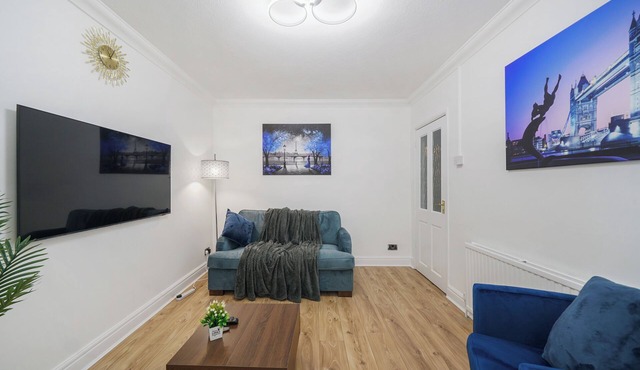 Exclusive 3-bedroom house in beautiful Welling, London with Free parking
