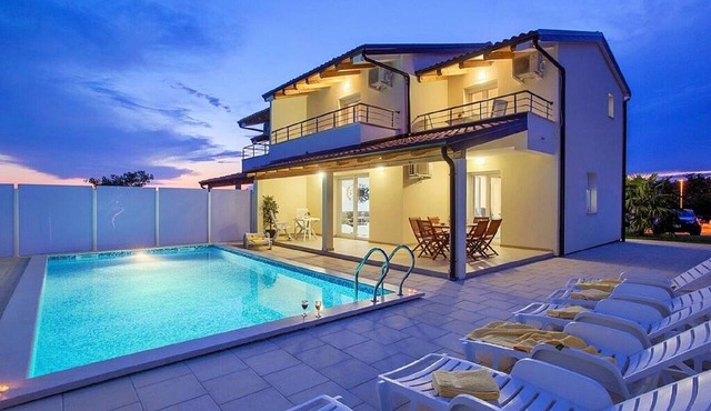 * Exclusive 4 * star villa with pool near Umag *