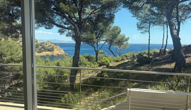 Exclusive 5-AC bedrooms villa - "les pieds dans l'eau @ Petit Méjean calanque"