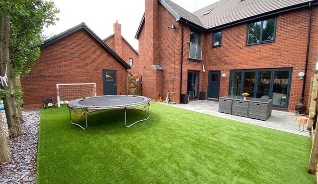 Exclusive 5 Bed Family House in Village Location