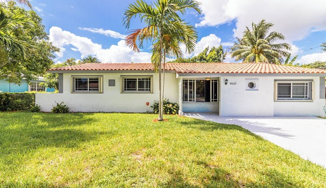 Exclusive 5BR/2BA Florida Retreat – Spacious & Stylish!