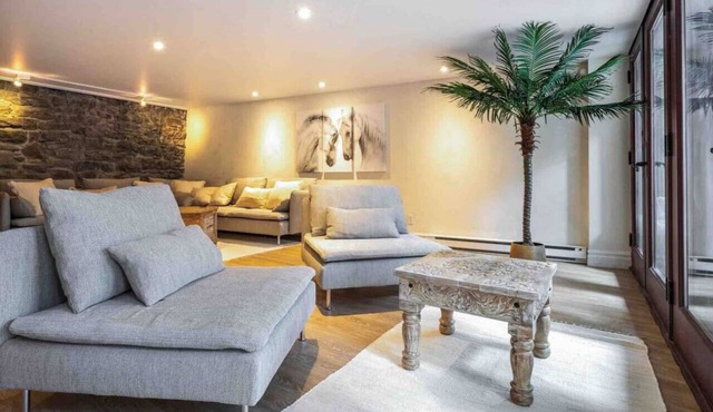 Exclusive 6 bed, 6 bath residence in Old Montreal