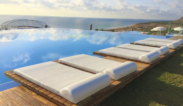 Exclusive apartment with frontal sea views (3 bedrooms/2 bathrooms)