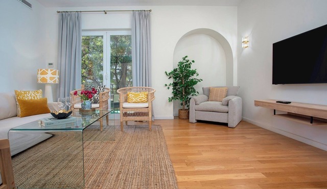 Exclusive Apartment 5BD in Seville. Carlos V