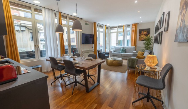 Exclusive apartment in the center of Pamplona with all the comforts.