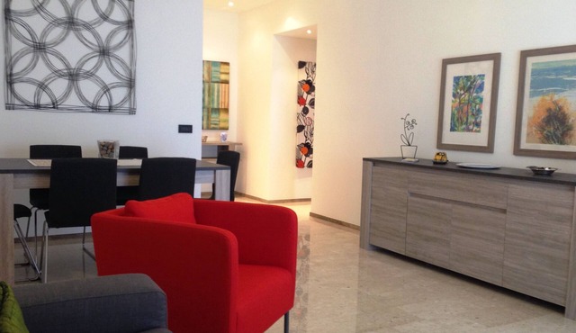 Exclusive apartment of 120 sqm, 4-6 sleeps, private parking