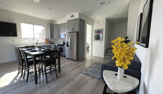 Exclusive Artist Gallery Home - Central LA Location!