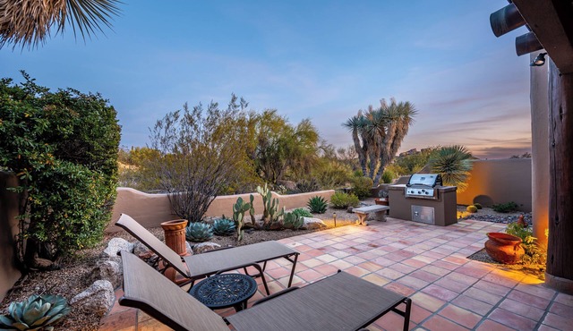 Exclusive Boulder's Retreat near Downtown Cave Creek, hiking, scenic views.