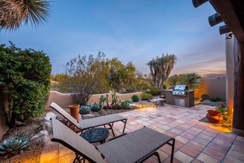 Exclusive Boulders Retreat near Downtown Cave Creek hiking scenic views.