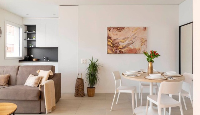 Exclusive brand new apartment with free parking space