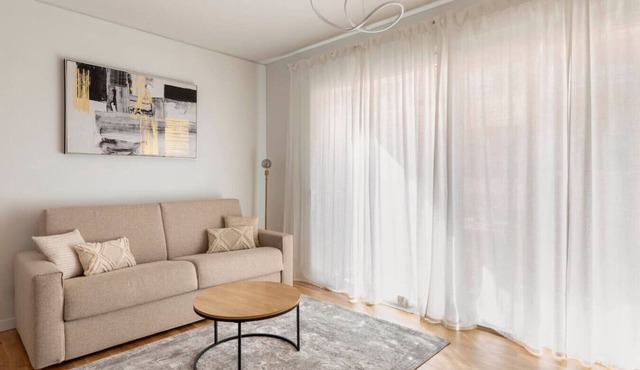 Exclusive brand-new apartment with free parking