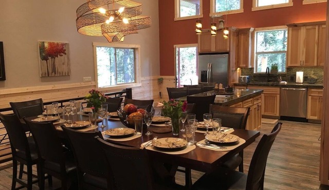 Exclusive Cabin, showcasing Five Stars of Luxury & Comfort, + Hot Tub and More!